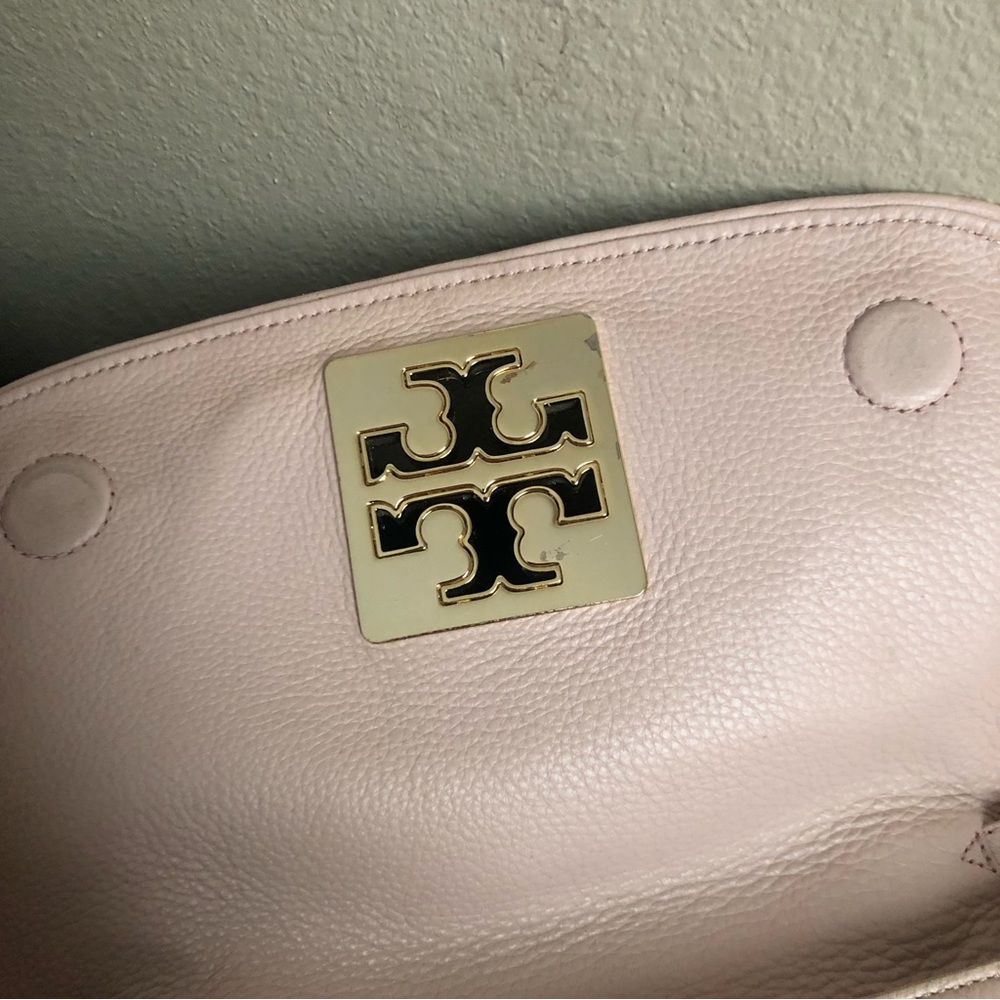 Tory Burch Britten Pale Pink Leather Crossbody Clutch Bag - Picture 10 of 15